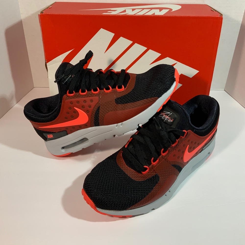 NIKE AIR MAX ZERO ESSENTIALS